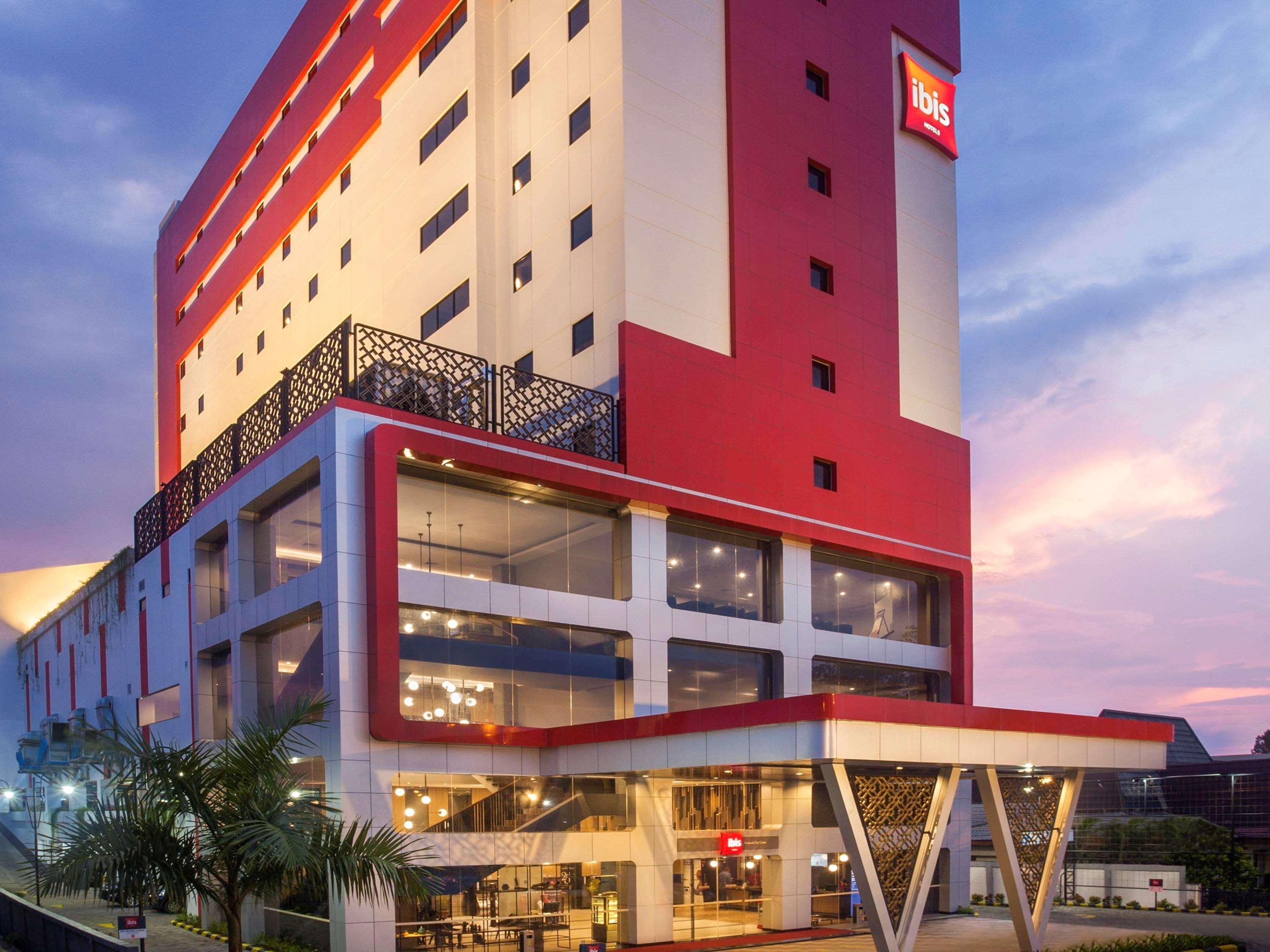 Ibis Pontianak City Center Exterior foto