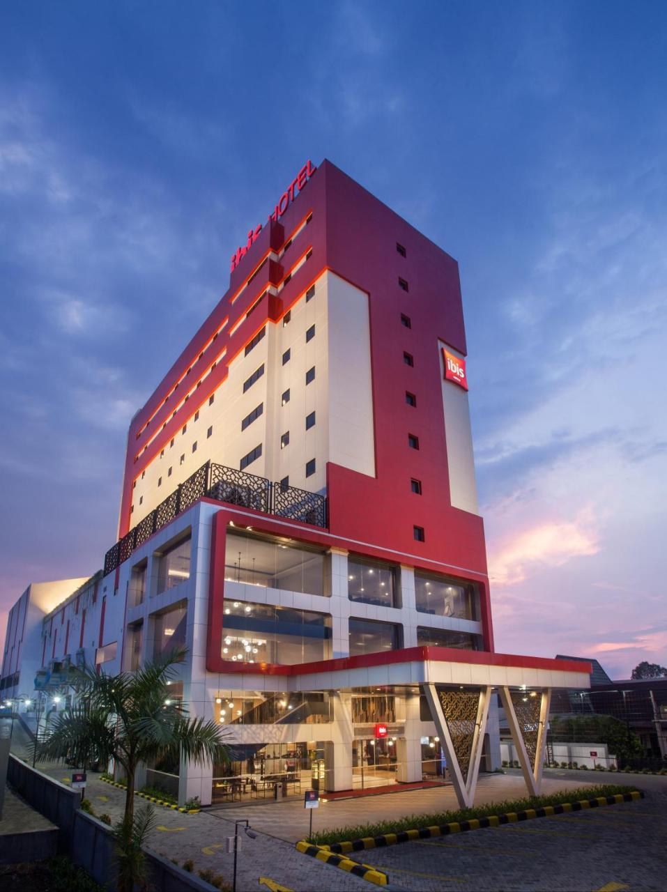 Ibis Pontianak City Center Exterior foto