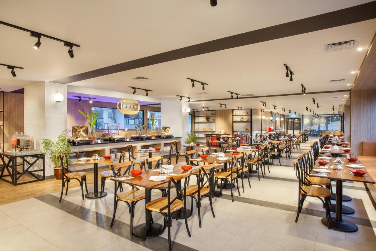 Ibis Pontianak City Center Exterior foto