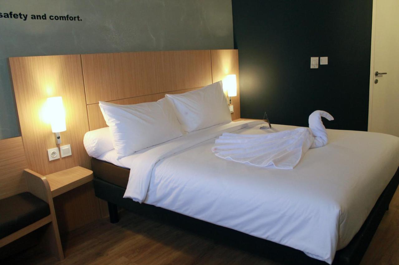 Ibis Pontianak City Center Exterior foto