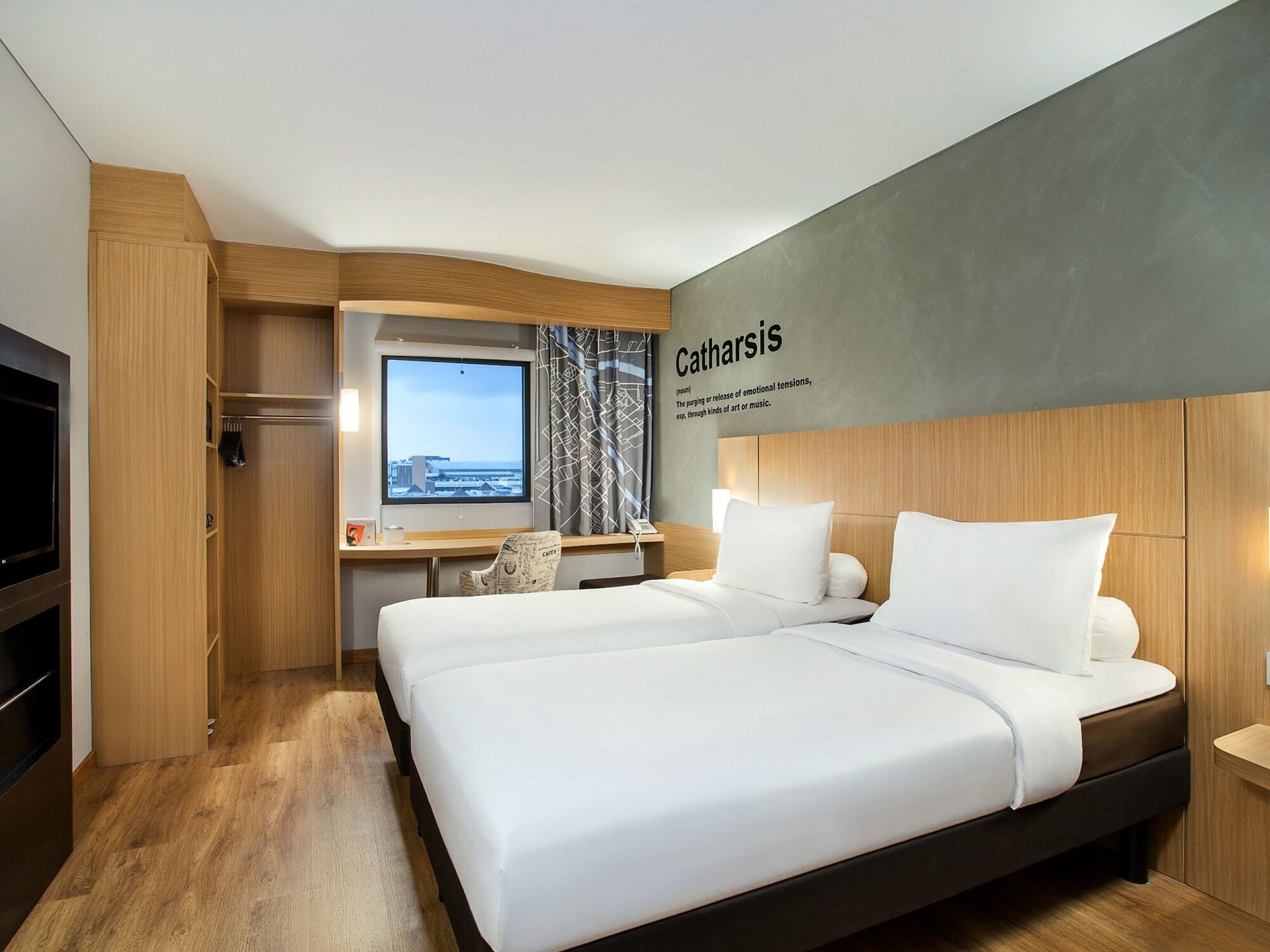 Ibis Pontianak City Center Exterior foto