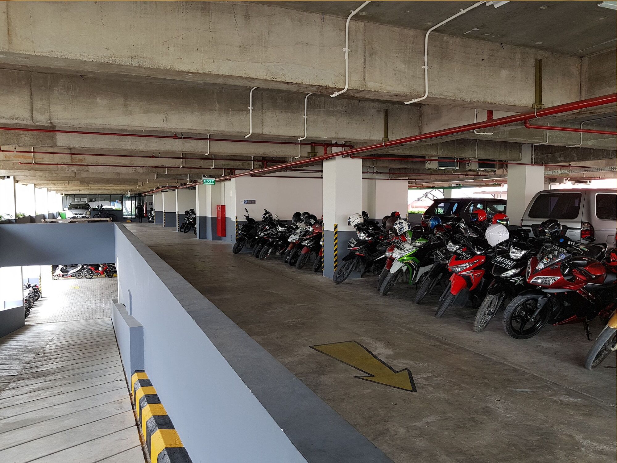Ibis Pontianak City Center Exterior foto