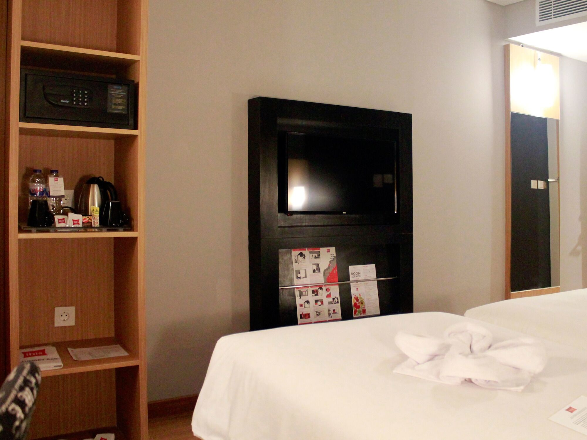 Ibis Pontianak City Center Exterior foto